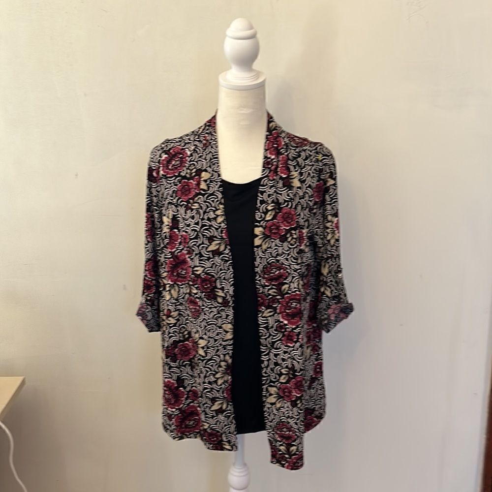 By design knit double layer black and floral blouse Size S New - Picture 2 of 9